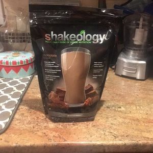 Chocolate shakeology, 2.78 lb bag.